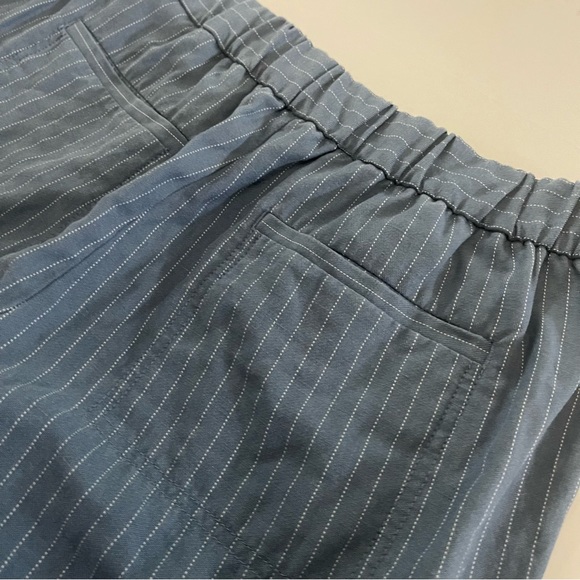 Banana republic cropped wide leg elastic waist pinstriped pants. Size pm - Picture 4 of 4